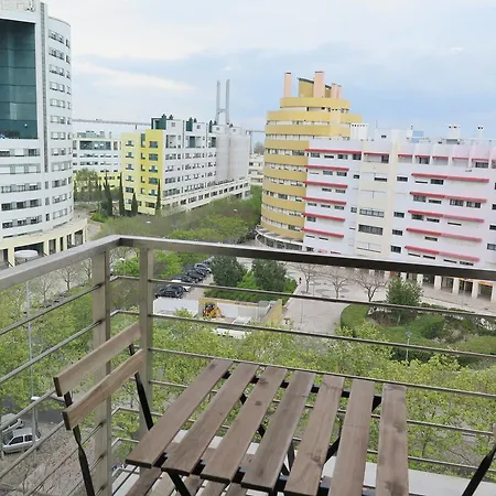 Charming - 2 Bedrooms & Garage Appartement