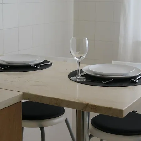 Charming - 2 Bedrooms & Garage Appartement