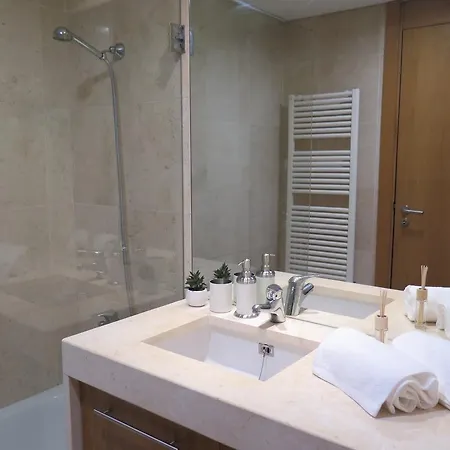 Charming - 2 Bedrooms & Garage * Lisboa
